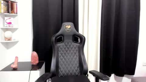 Snapshot of barbiekharie chatting on February 9, 3:00 am Issa Trap online show from February 9, 3:00 am