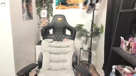 Issa Trap online show from February 16, 4:38 pm