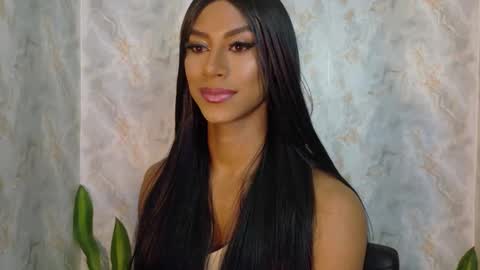 Snapshot of beauty_nina chatting on October 25, 5:24 am beauty_nina online show from October 25, 5:24 am