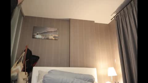 bee_thai online show from April 20, 2:07 pm