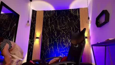     online show from April 23, 8:33 pm