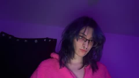 boywithbug online show from February 23, 5:10 am