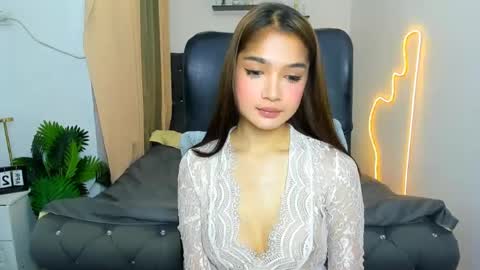 candiceferragamo online show from April 22, 12:01 pm