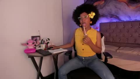 cataleyamoon_ online show from April 20, 8:10 pm