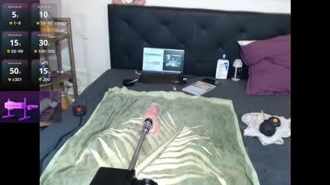 Snapshot of charlenne701298 chatting on October 22, 6:43 pm charlenne701298 online show from October 22, 6:43 pm