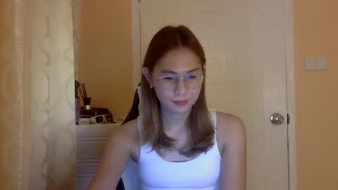 chelly4u69 online show from December 3, 5:12 am