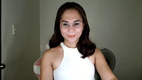 chelly4u69 online show from June 15, 1:13 pm