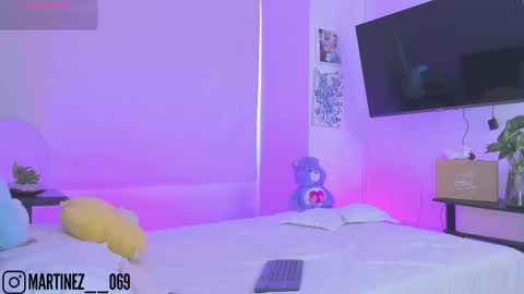 CHLOE online show from February 5, 2:55 pm