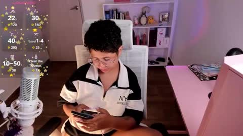 Snapshot of cutebunnybell chatting on November 1, 4:32 am Isaac online show from November 1, 4:32 am