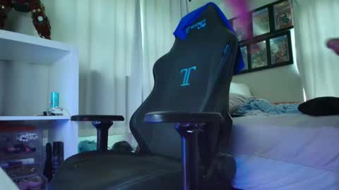 Sandra Love online show from April 26, 2:37 pm