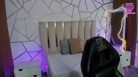 Cyrus online show from April 26, 11:41 am