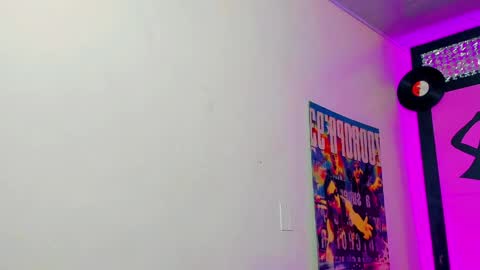 daisy_jonexxx22 online show from April 21, 3:46 am