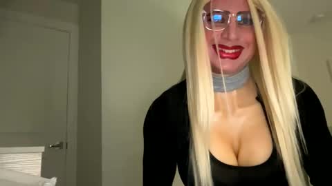 Snapshot of danicdgirl chatting on October 1, 3:12 pm danicdgirl online show from October 1, 3:12 pm