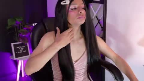 Danika Dahl online show from April 2, 6:33 am