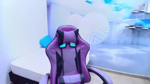 DEMI online show from April 18, 12:18 pm