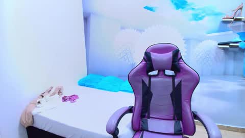 DEMI online show from April 24, 1:03 pm