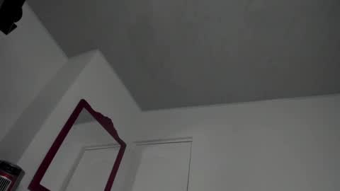 Ludika Santiago online show from January 24, 1:35 am