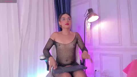 doll_isa_ online show from November 29, 7:38 pm