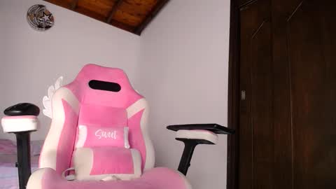   online show from March 4, 1:26 pm