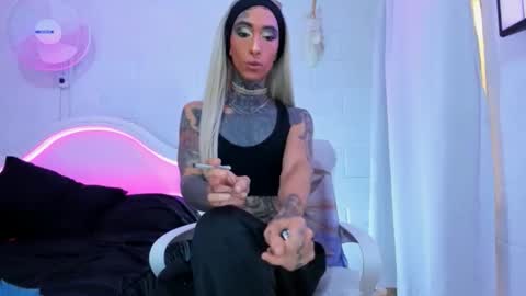 drippyorlove online show from November 10, 7:37 pm