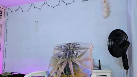 drippyorlove online show from April 21, 1:29 pm