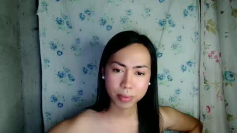 eddfox001 online show from April 17, 1:03 pm