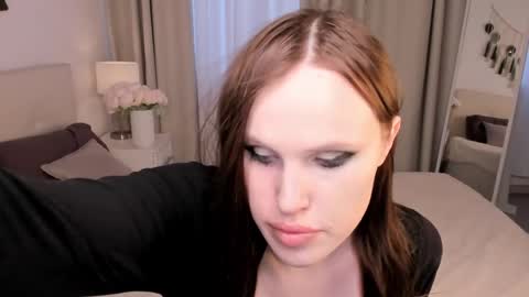 Effie Mur online show from April 1, 5:31 am