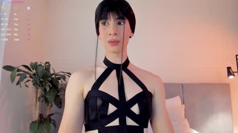 Einyel  online show from December 3, 8:35 pm