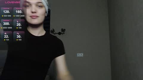 Snapshot of emiliarhodes chatting on October 19, 5:49 pm Emi online show from October 19, 5:49 pm