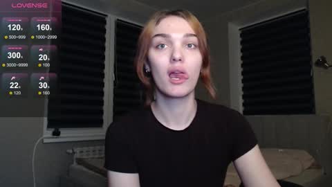 Snapshot of emiliarhodes chatting on October 20, 9:29 pm Emi online show from October 20, 9:29 pm