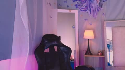 emily_castillo1_ online show from March 28, 8:27 am