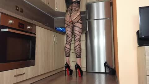 Empress Sara  online show from April 19, 6:10 pm