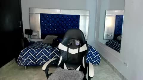 evanllelyne online show from September 25, 12:56 pm