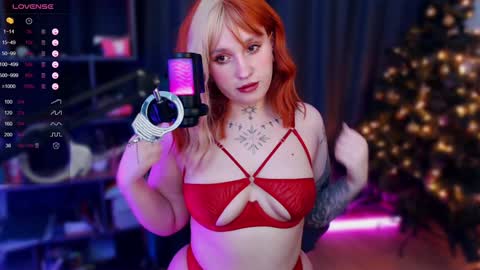 Snapshot of evaredmooon chatting on December 29, 11:40 am Moon online show from December 29, 11:40 am