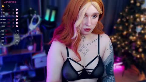 Snapshot of evaredmooon chatting on December 30, 11:59 am Moon online show from December 30, 11:59 am