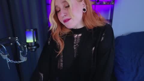 Snapshot of evaredmooon chatting on January 24, 11:48 am Moon online show from January 24, 11:48 am