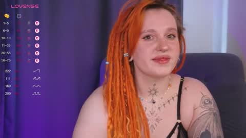 Snapshot of evaredmooon chatting on October 1, 4:24 am Moon online show from October 1, 4:24 am