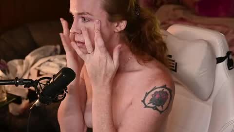 Faye Holloway online show from April 28, 5:50 pm