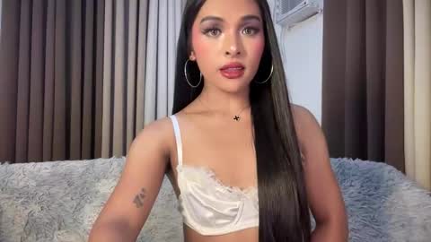 queen ronna online show from April 23, 8:11 am