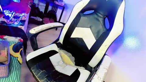 Gisel online show from April 18, 7:18 pm