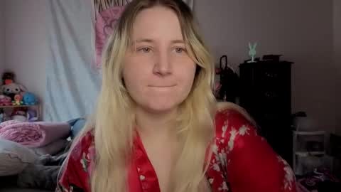 Glitch online show from January 6, 8:01 pm