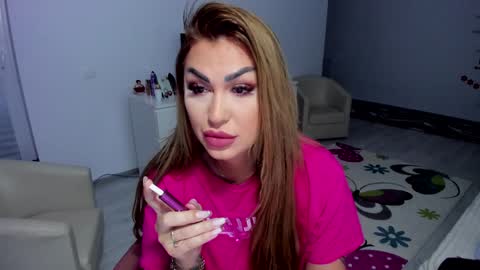 Nicole.. online show from February 5, 5:41 am