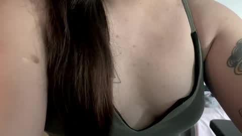 hekatebtch online show from April 3, 1:15 am