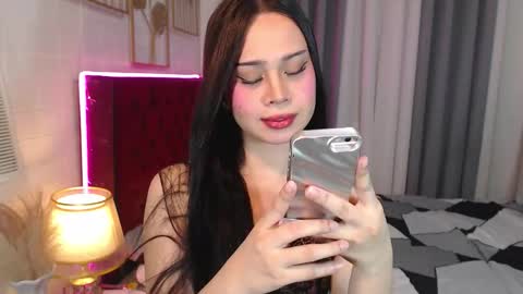 hoelymolly online show from February 19, 9:50 am