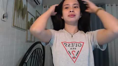 hoelymolly online show from June 10, 7:19 am