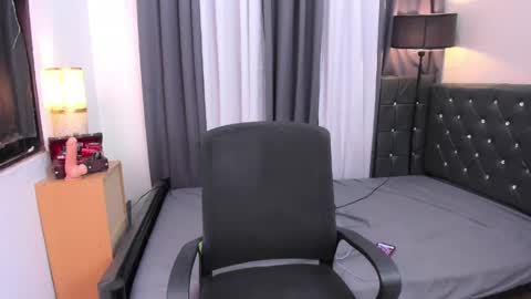 stella online show from April 10, 9:09 pm