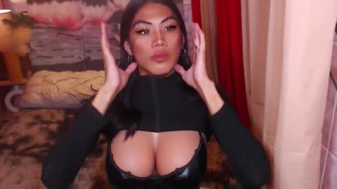 Julli Anna online show from November 9, 11:11 am