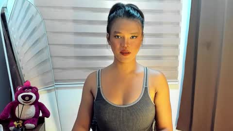 Maxine online show from December 16, 1:05 pm