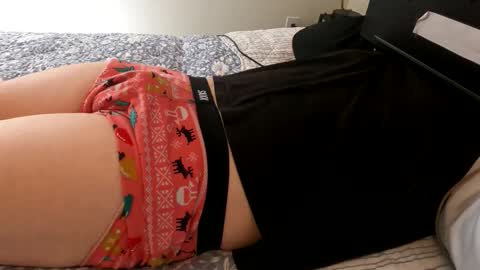 HugeCumshots online show from April 11, 6:00 pm