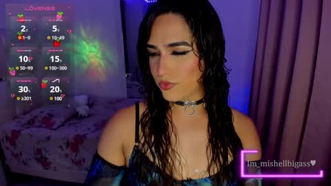 Snapshot of im_miabigass chatting on December 5, 10:39 am Mishell Martinez    INSTAGRAM im mishellbigass online show from December 5, 10:39 am